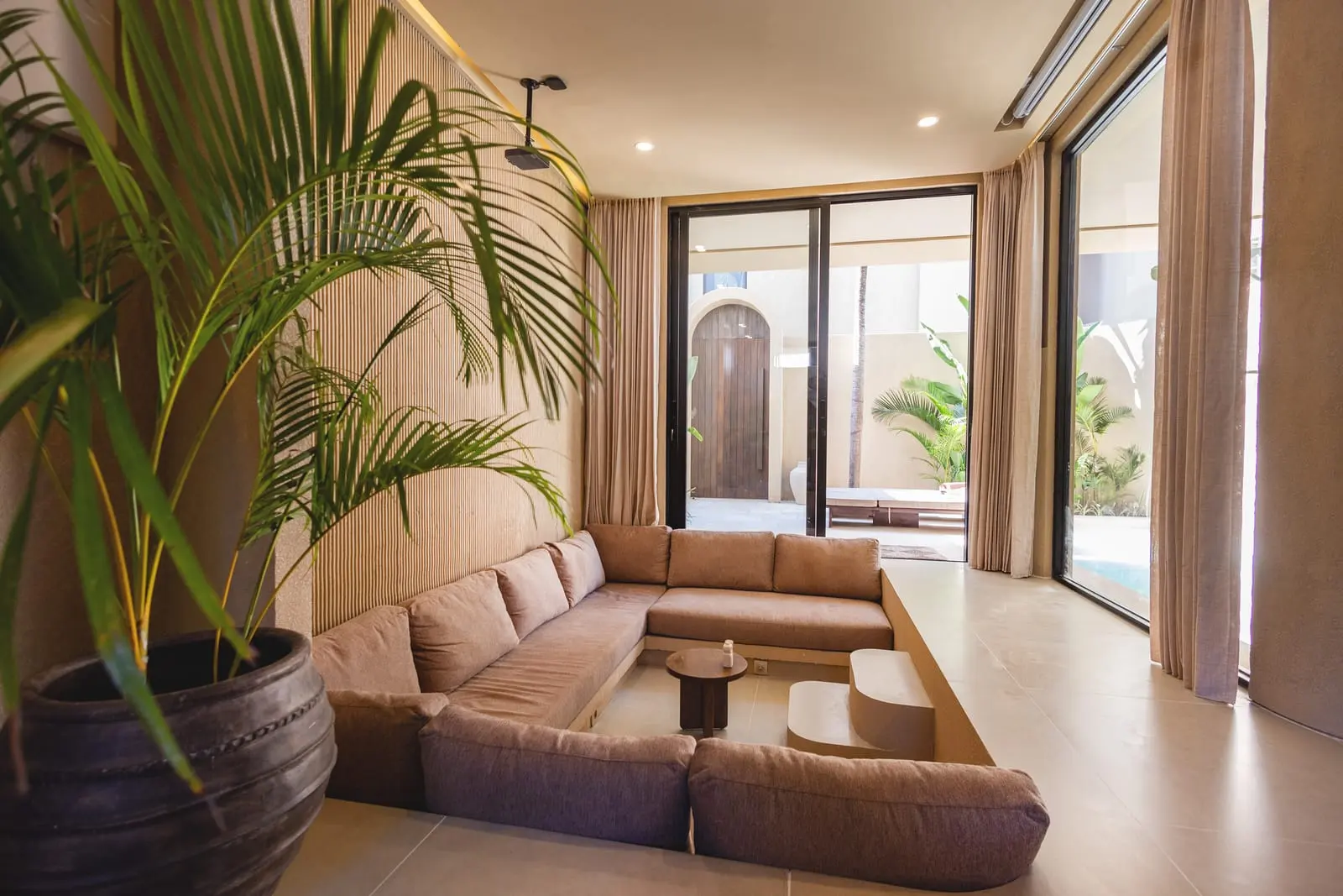 SISI 2-bedroom villa with jacuzzi and gym, photo 3 of 7