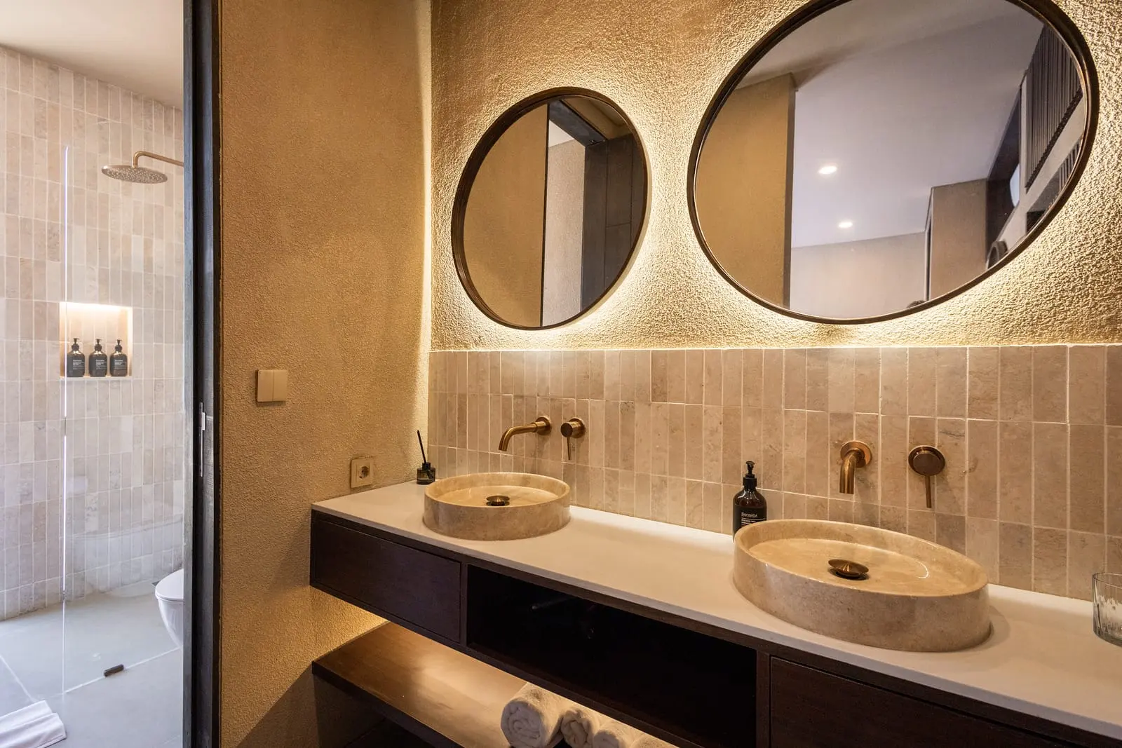 SISI 2-bedroom villa with jacuzzi and gym, photo 6 of 7