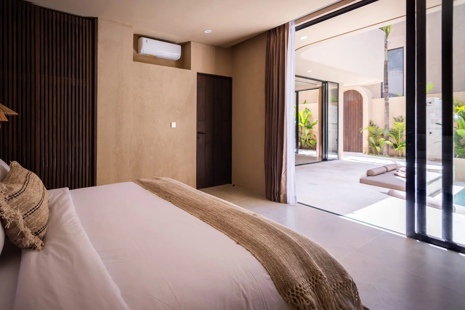 SISI rooftop wellness villa with jacuzzi, photo 7 of 18